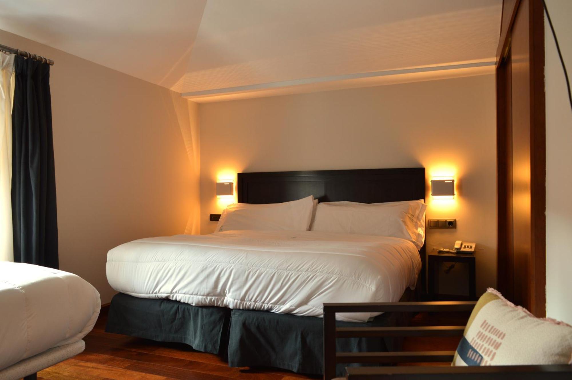Hotel Baeza Monumental By Eme Hoteles Ngoại thất bức ảnh