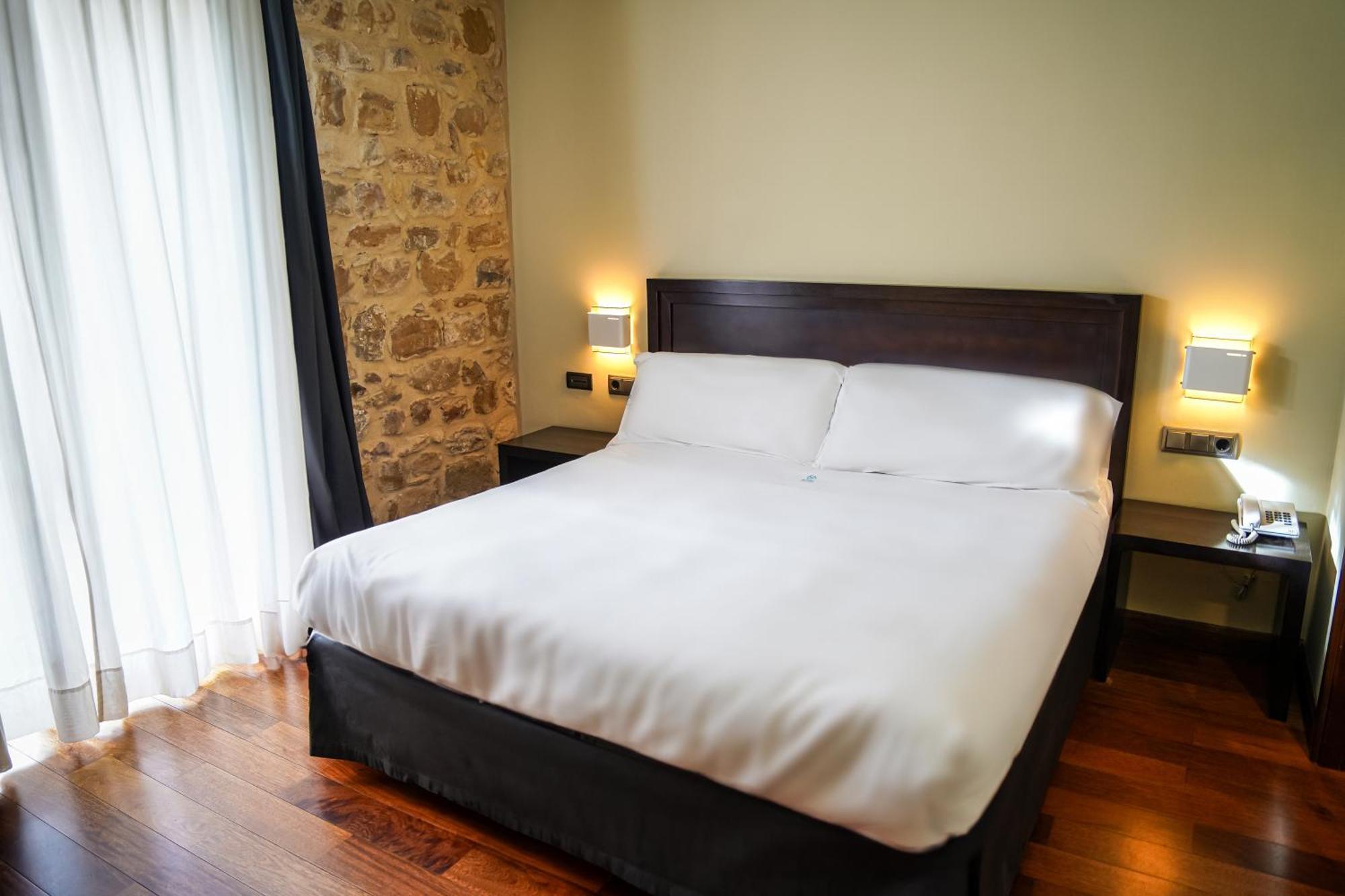 Hotel Baeza Monumental By Eme Hoteles Ngoại thất bức ảnh