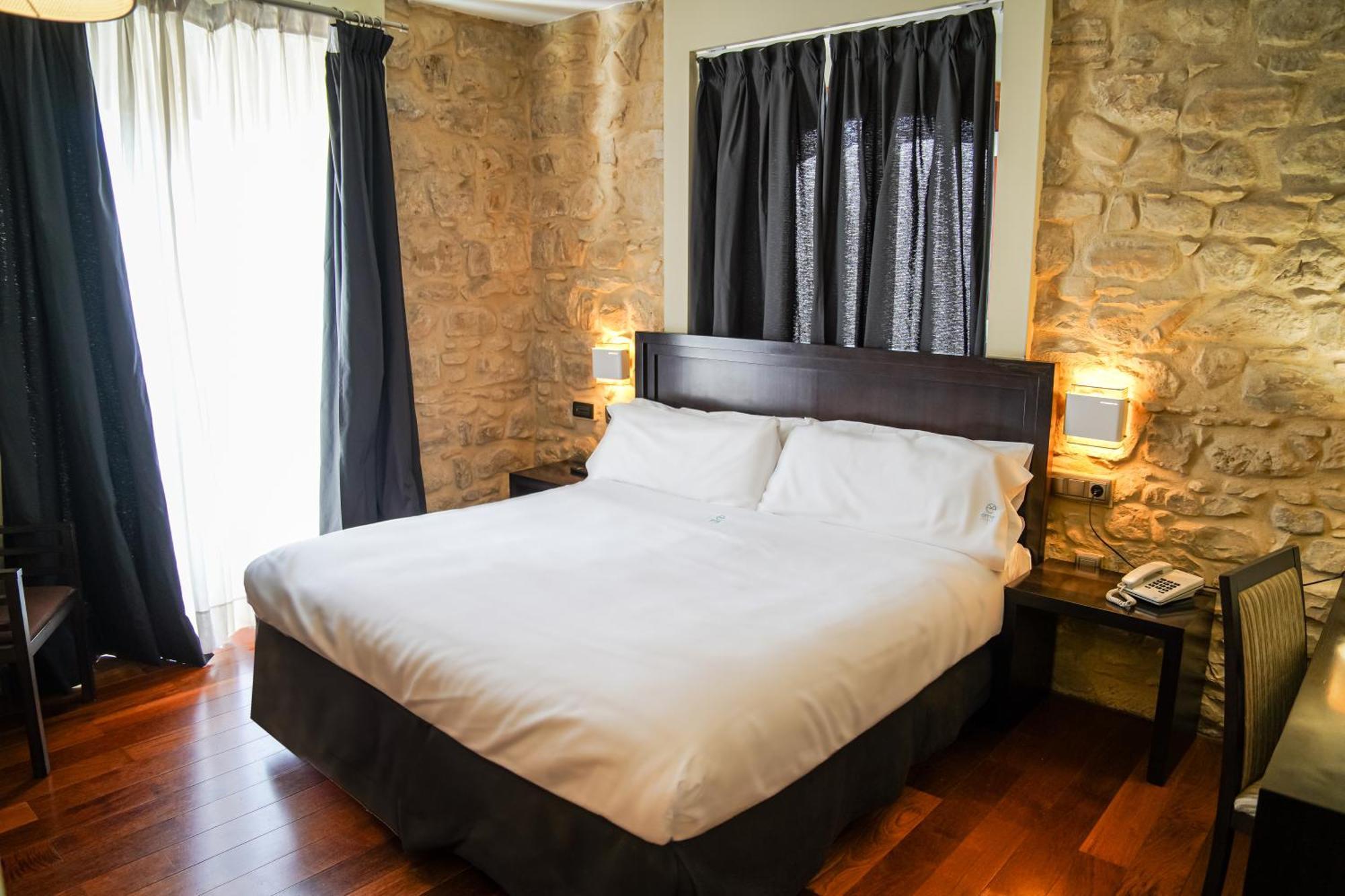 Hotel Baeza Monumental By Eme Hoteles Ngoại thất bức ảnh