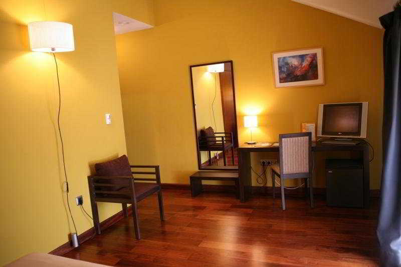 Hotel Baeza Monumental By Eme Hoteles Phòng bức ảnh